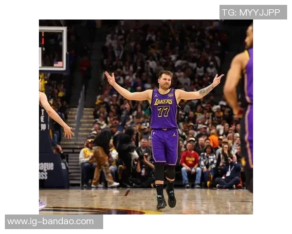 东契奇谈球队进攻体系每个人都感到舒适与默契