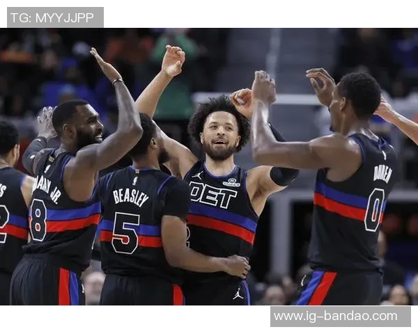 小托马斯称赞坎宁安应当全明星首发杜伦也有资格入选